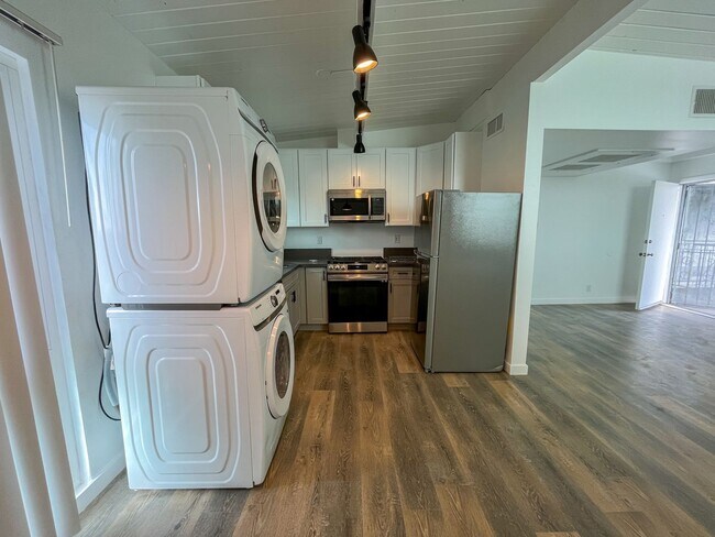 Photo - 3315 W 104th St