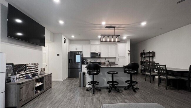 Photo - 3 Bdrm, 2.5 Ba Townhouse w/2 Car Attached Garage Available For Rent