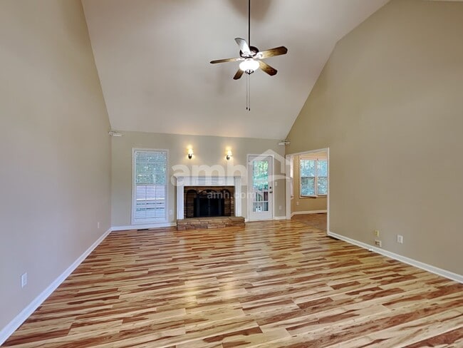 Photo - 179 Norton Dr