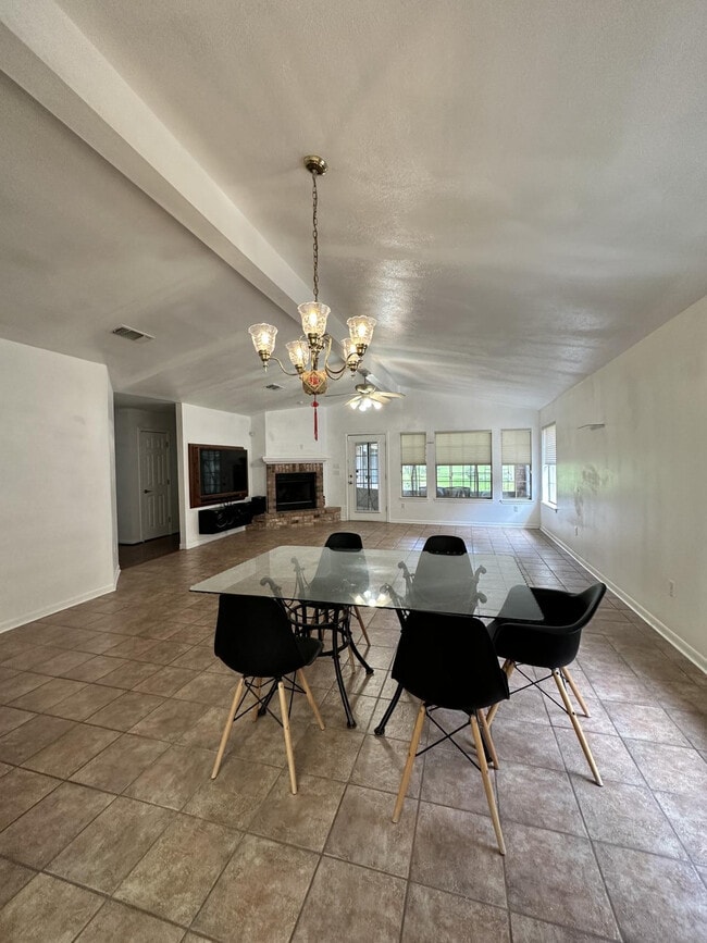 Photo - 1009 Augusta Dr