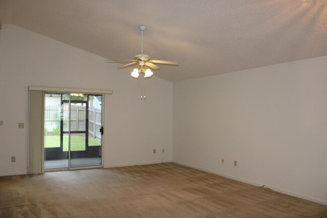 Photo - 11202 Mikris Dr N