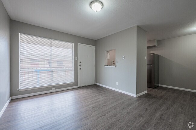 1BR, 1BA - 600SF