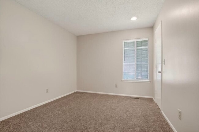 Photo - 7806 N Oregon Ave