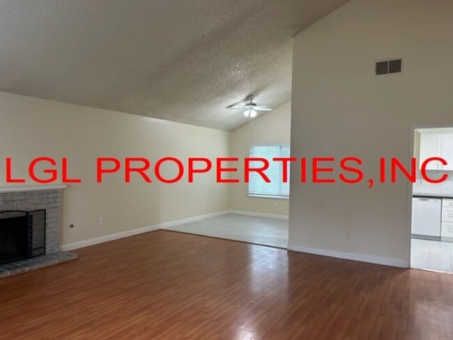 Photo - 1470 Pebblewood Dr