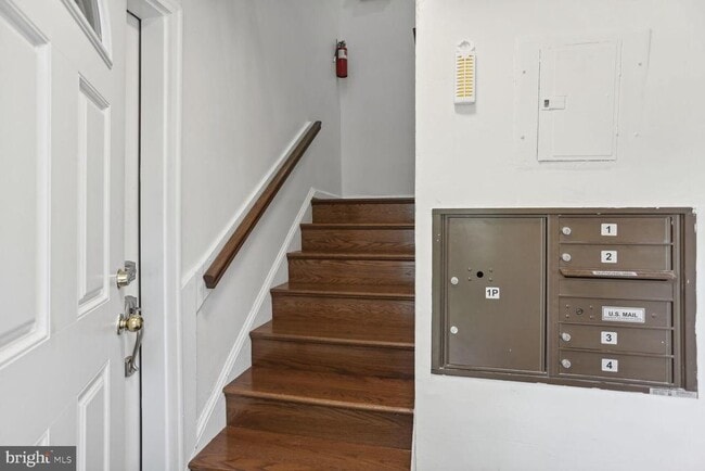 Building Photo - 2828 Buena Vista Terrace SE Unit 4 Rental