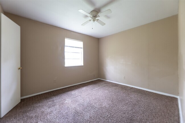 Photo - 2708 Evergreen Cir Unit False