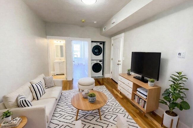 Building Photo - 7 Reedsdale St Unit 2