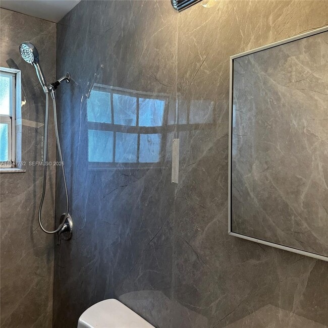 Photo - 732 Moffett St Unit 4A