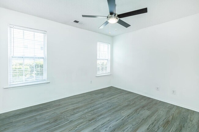ELEGANT BEDROOMS FOR RENT IN HAMPSTEAD, NC