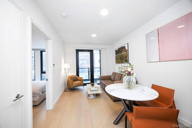 Photo - 300 W 30th St Unit 4D
