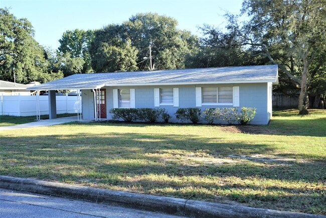 Photo - Modest Oldie but Goodie Clermont 3/2 Home