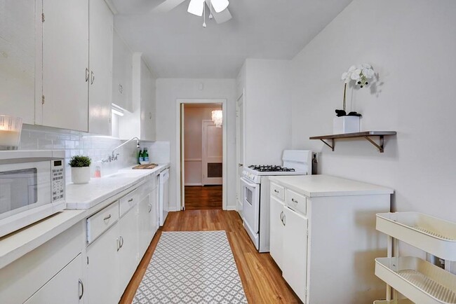 Building Photo - 2535 Shakespeare St Unit 4 Rental