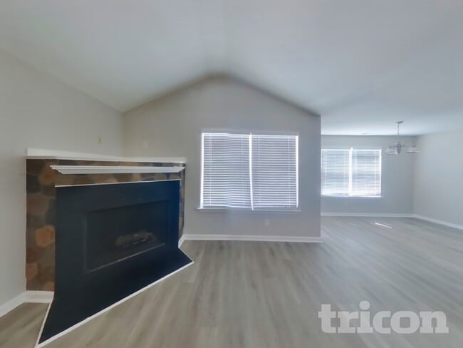 Photo - 355 Meadow Vista Ln