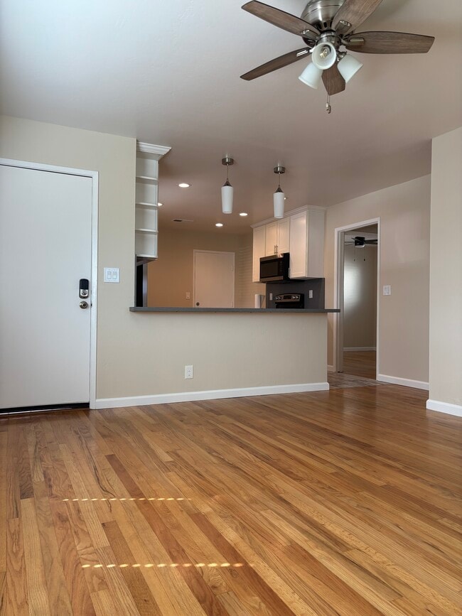 Living room - 821 N 17th St