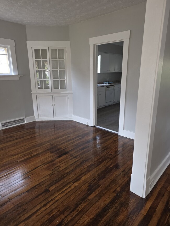 Photo - 1286 Beach Ave Apartamentos