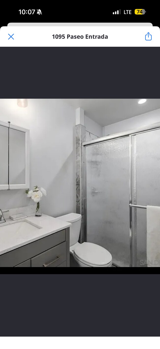 Upgraded bathroom - 1095 Paseo Entrada