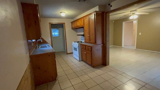 Photo - 4700 SE 42nd St