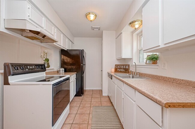 Photo - 1911 Sherwood Forest St Unit 9