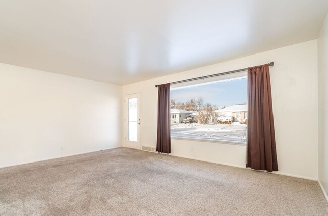 Photo - 204 19th Ave NW