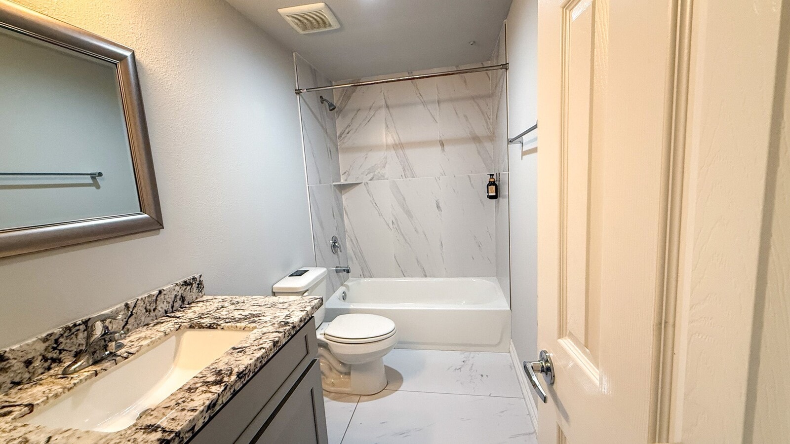 Photo - 7823 Gladstone St Unidad B2