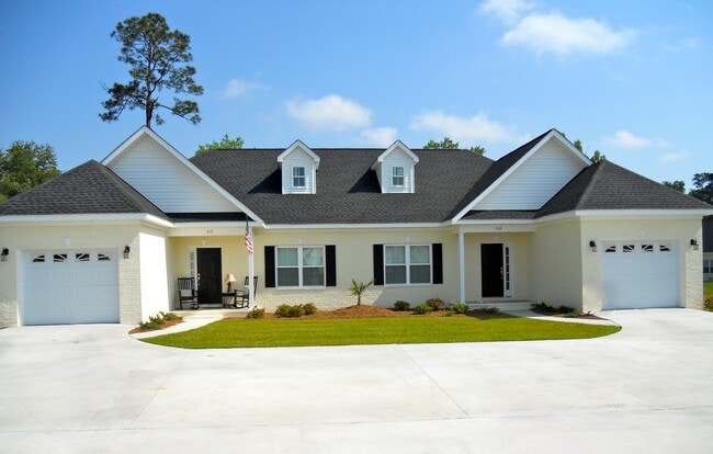 Building Photo - Available August 3rd – 2 Bedroom Duplex at The Hammocks!