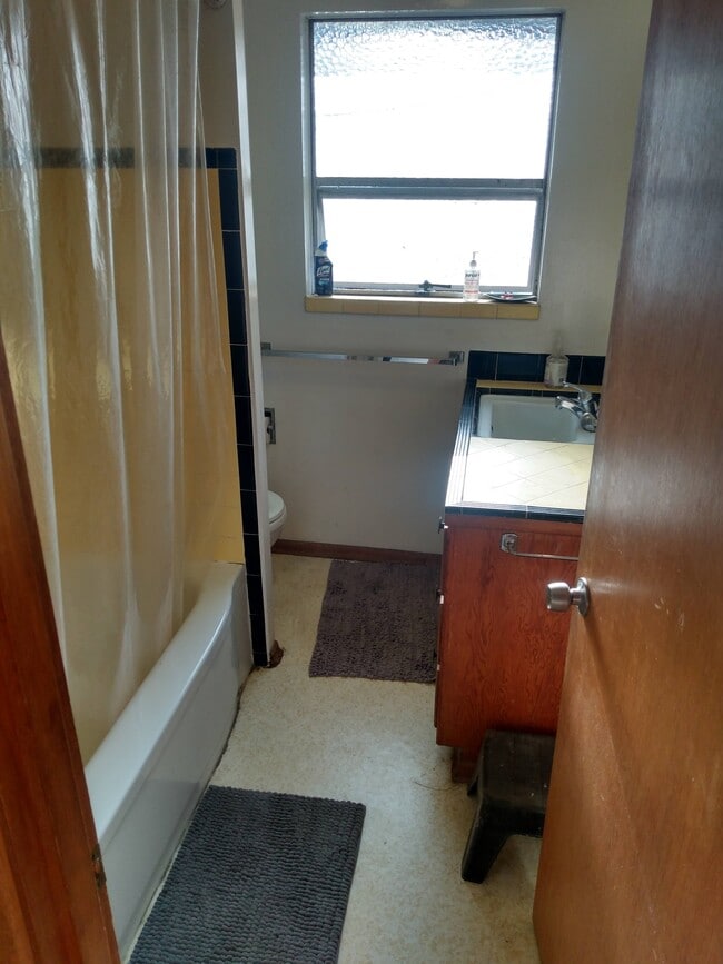 Photo - 915 NW 56th St Unit Triplex