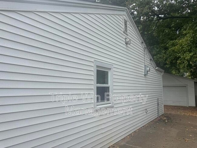 Photo - 9733 Dennis Dr