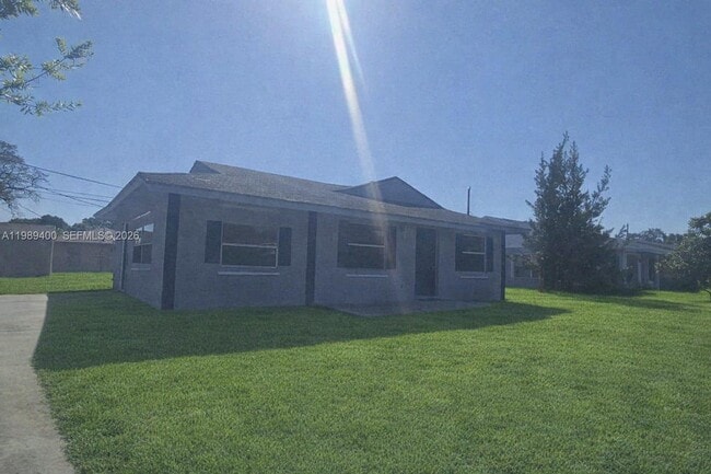 Photo - 338 8th Ave SW