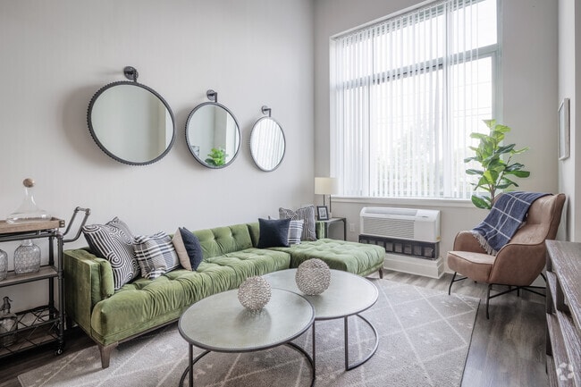 1BR, 1BA - 680SF - Living Room