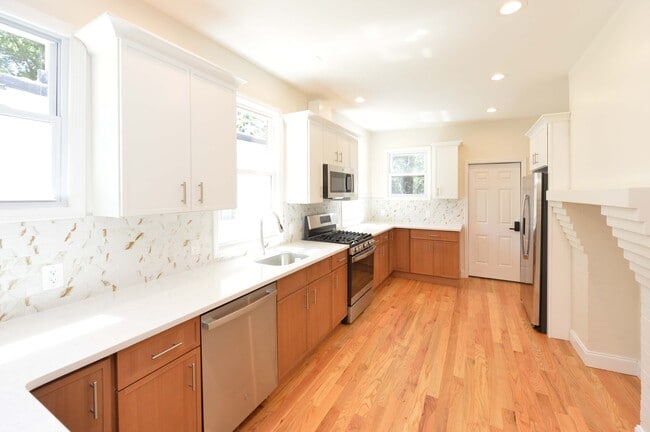 Building Photo - 309 Academy St Unit 2 Rental