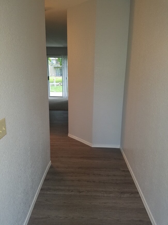 Photo - Nice 1 Bedroom 1 Bath Unfurnished Condo Ne... Unidad 2