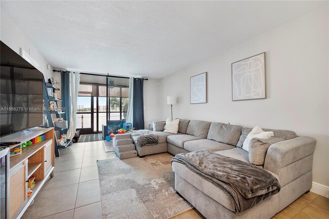 Photo - 116 Lake Emerald Dr Unit 102