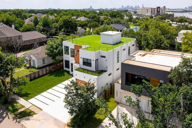 Photo - 3946 N Cresthaven Rd