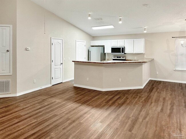 Photo - 217 Cohasset Ct