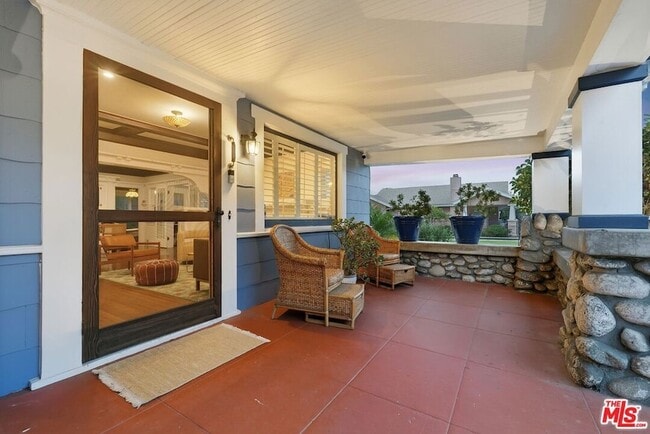 Photo - 1458 W 48th St