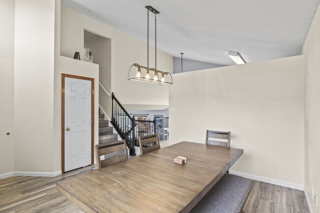 Photo - 770 Stargate Dr