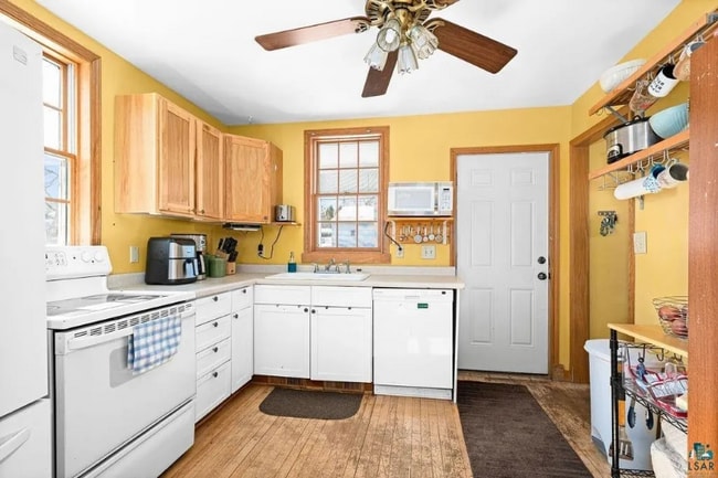 Photo - 711 E 8th St