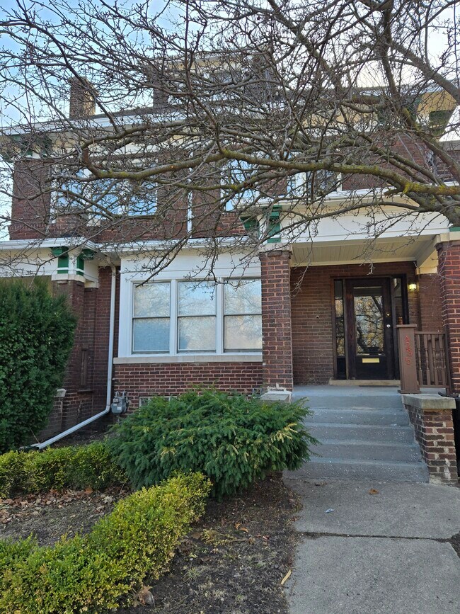 Building Photo - 4235 Trumbull Rental