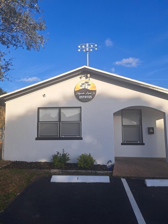 Photo - 980 SW 76th Ave