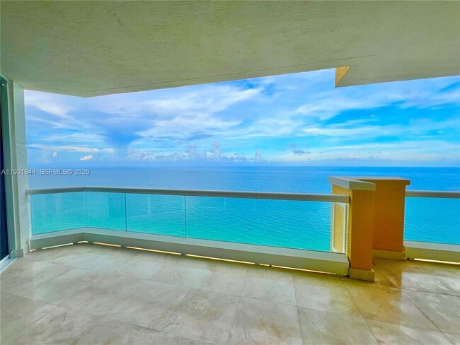 Building Photo - 17875 Collins Ave Unit 4305