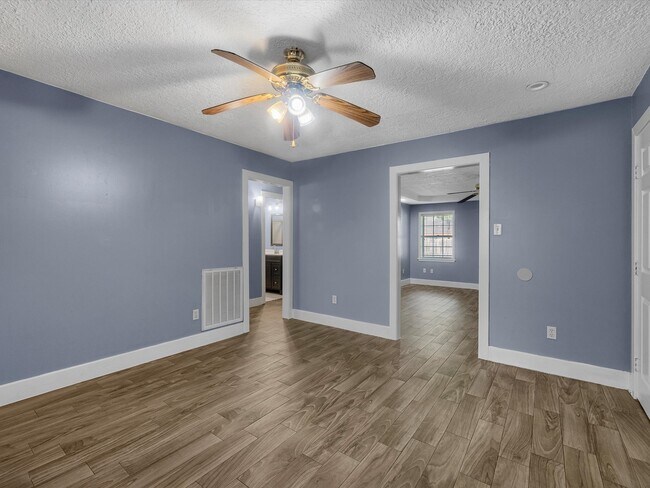 Photo - 3010 Glen Spring Dr