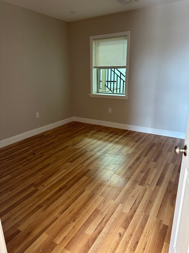 Photo - 164 Broadway