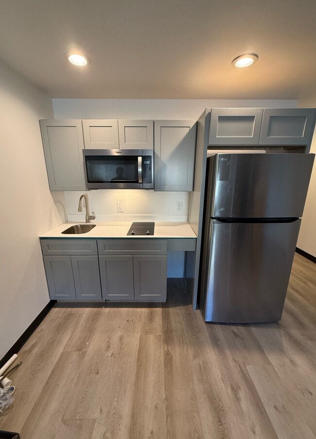 Building Photo - Woodsdale Apartments Holiday Island Unit 104