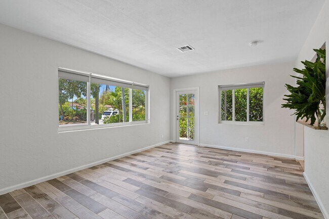 Photo - 1120 N Palmway