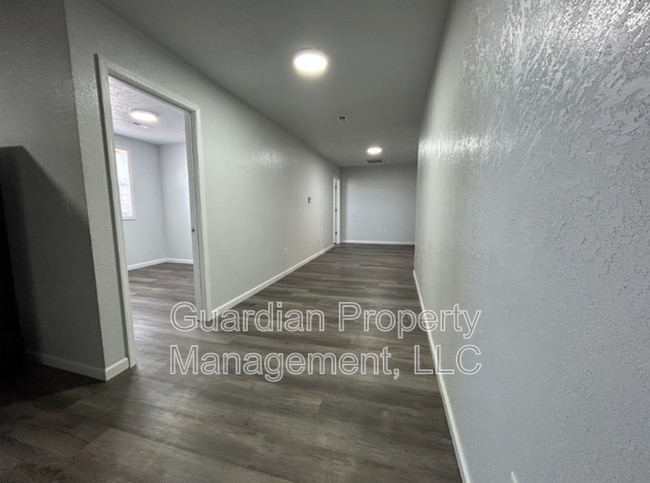 Photo - 123.5 N Main St