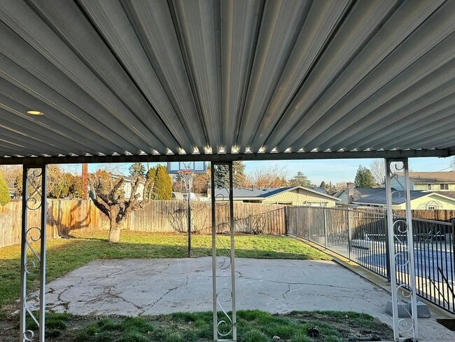 Photo - 407 N 58th Ave