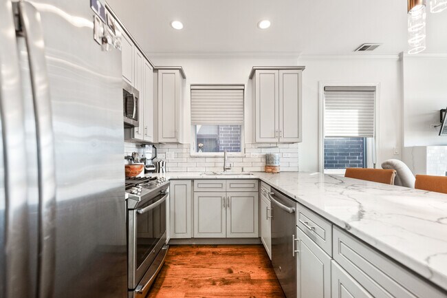 Photo - 840 W Erie St Unit 4