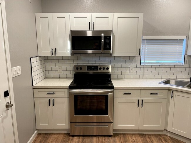 Photo - 1436 E Cinnabar Ave Unit B