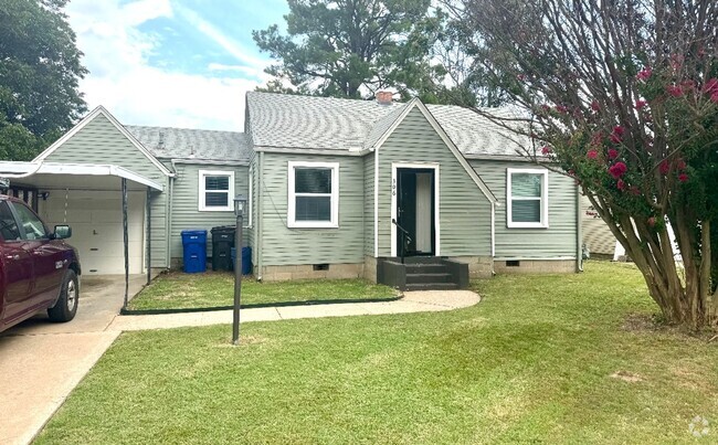 Building Photo - Completely Remodeled 2 Bed 1 Bath Home wit...