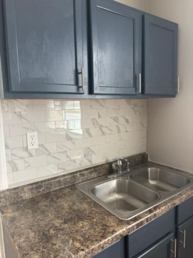 Building Photo - 3919 Deodar St Unit B